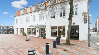 Attraktivt lejemål med en unik placering ved gågaden og åen